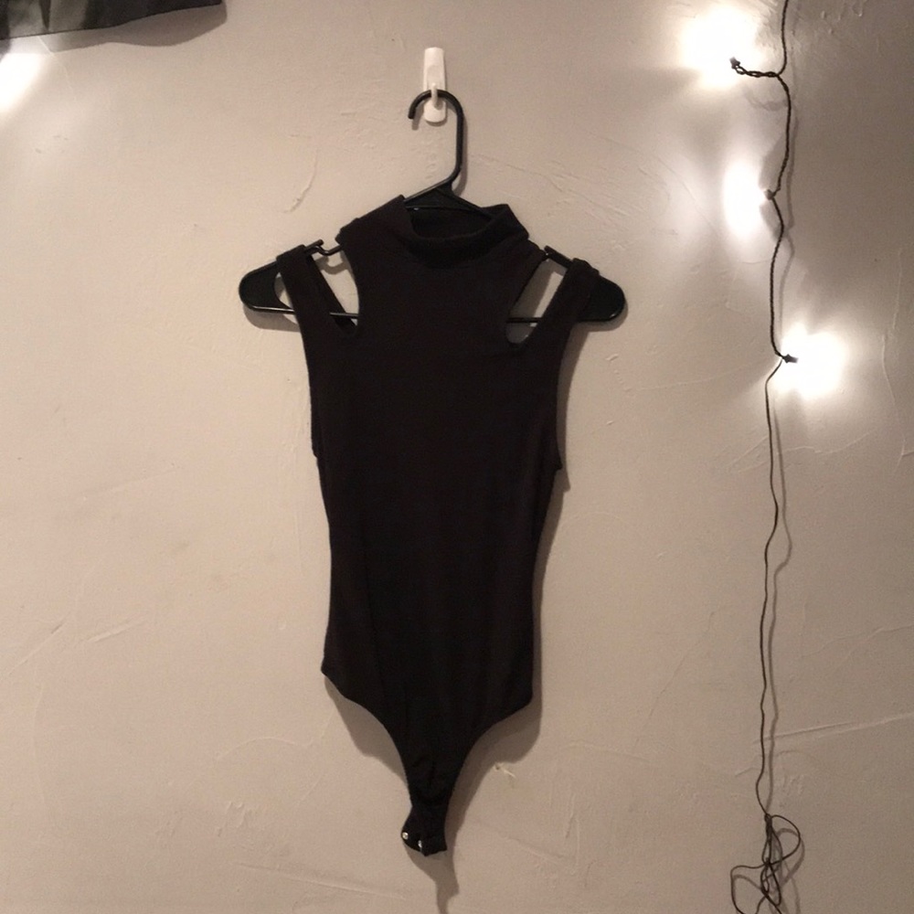 FREE PEOPLE BLACK SHOULDER CUT OUT BODYSUIT